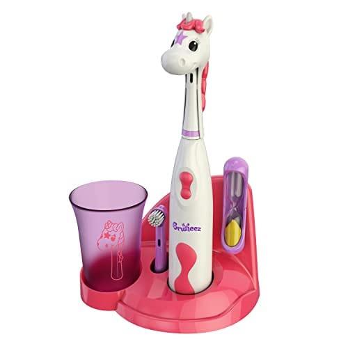 Brusheez Cepillo de dientes eléctrico, seguro, eficaz para niños 3 años, probado, aprobado por padres, cerdas suaves, 2 cabezales, taza de enjuague, cronómetro de 2 minutos, base (Sparkle The Unicorn)