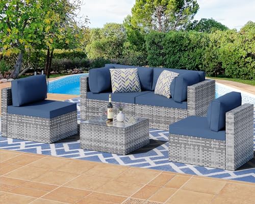 Shintenchi Sofá modular de 5 piezas para patio al aire libre, juegos de muebles de mimbre de polietileno gris plateado con cojines lavables y mesa auxiliar de cristal para jardín, piscina, patio